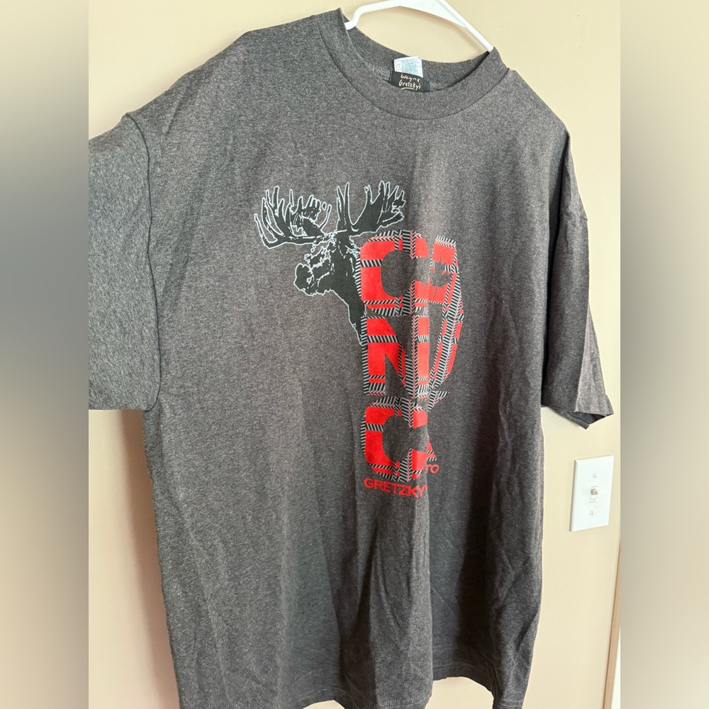 NWOT  WAYNE GRETZKY Canuck Tshirt Size  2XL